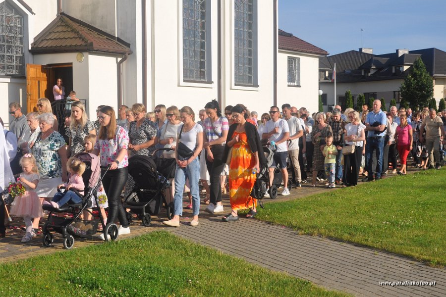 69 Procesja eucharystyczna.jpg